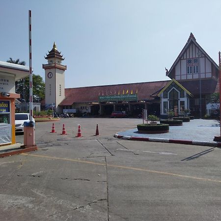 Supanich Condo Opposite The Train Station Chiangmai Chiang Mai Esterno foto