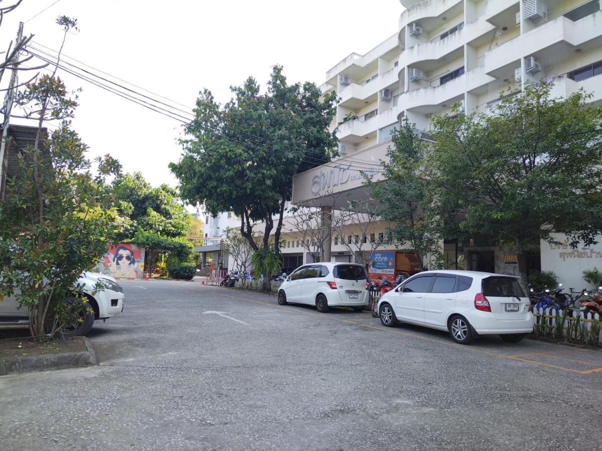 Supanich Condo Opposite The Train Station Chiangmai Chiang Mai Esterno foto
