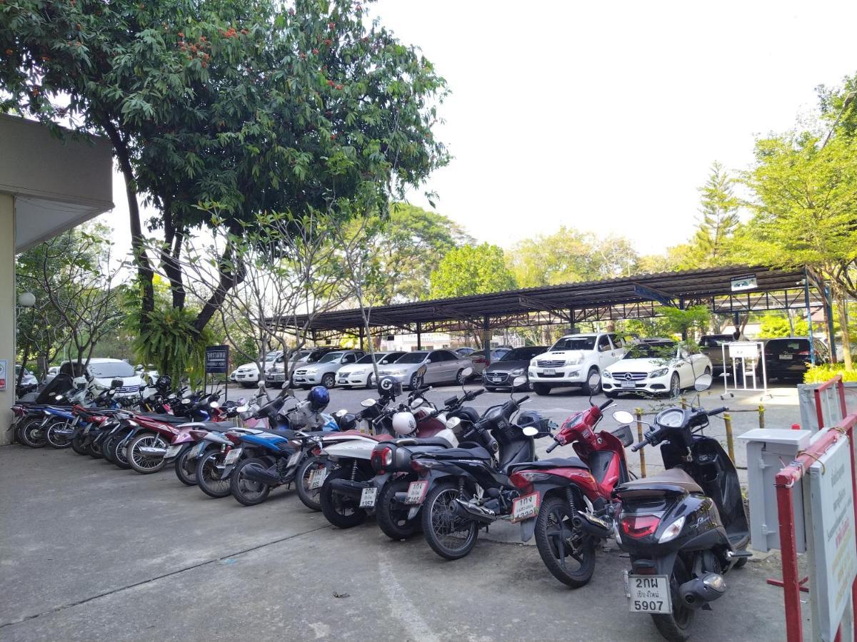 Supanich Condo Opposite The Train Station Chiangmai Chiang Mai Esterno foto