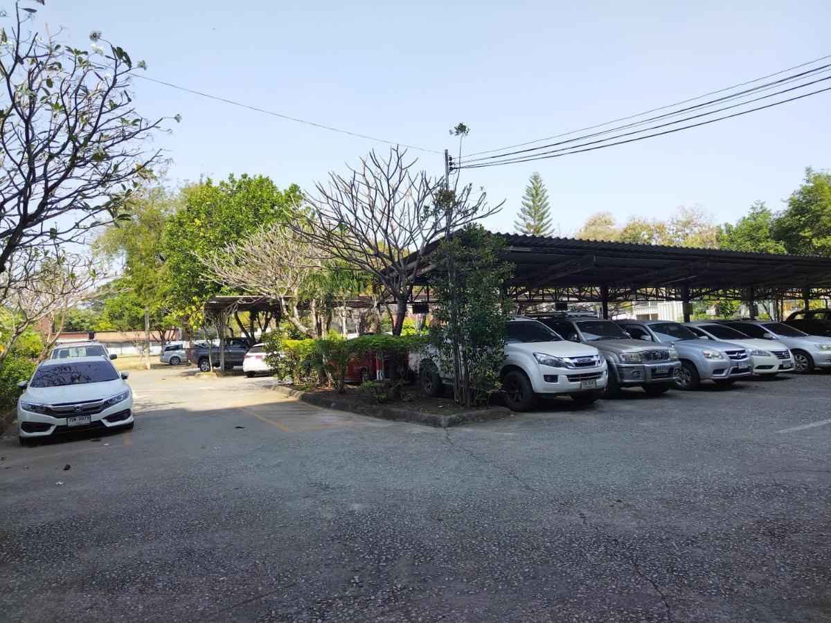 Supanich Condo Opposite The Train Station Chiangmai Chiang Mai Esterno foto